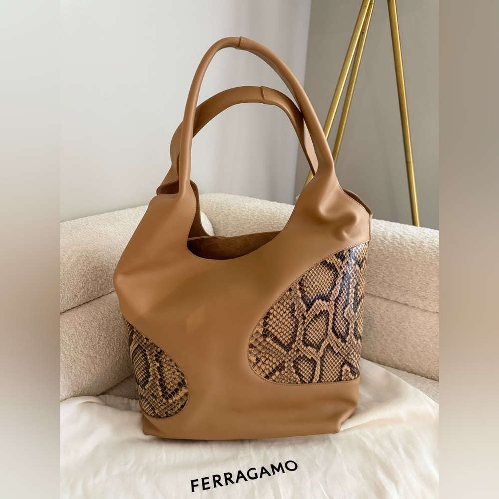 $3000 Salvatore Ferragamo Hobo Bag With Cut-Out Detailing, Light Caramel - Picture 7 of 17
